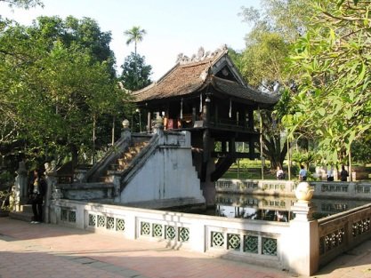 Chùa Một Cột nằm trong Top 10 điểm đến du lịch tâm linh thu hút khách nhiều nhất ở Việt Nam. (Ảnh: Thế Dương)